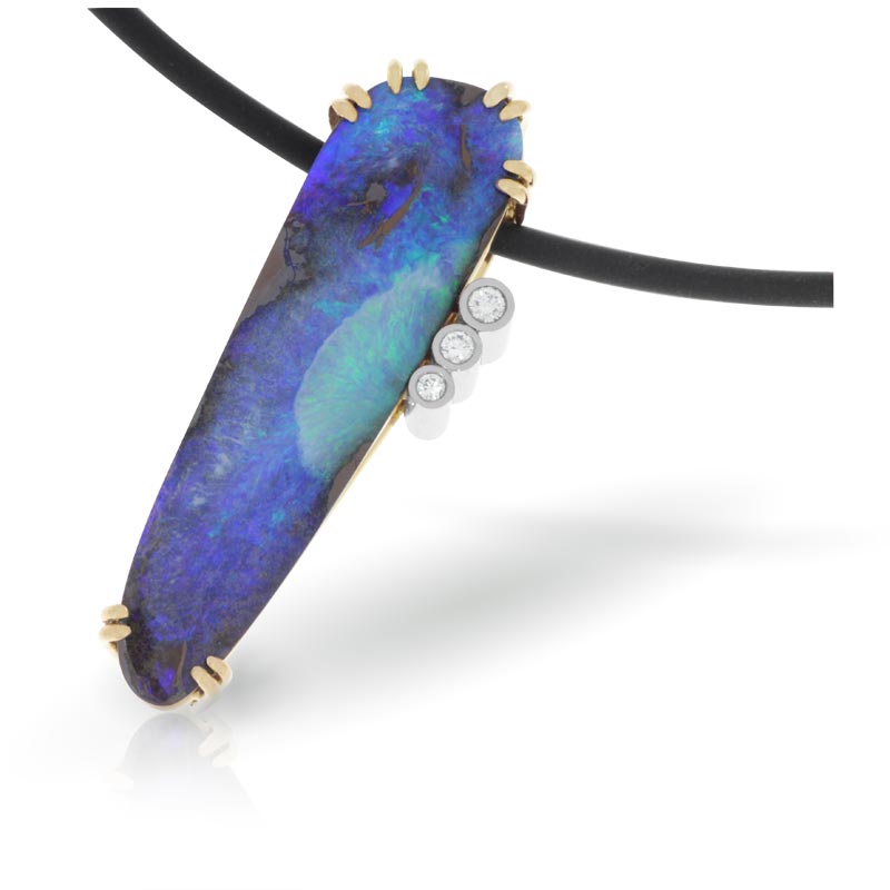 Anhänger in Gold mit Opal und Brillanten
